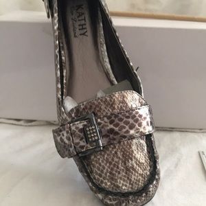 Ladies Kathy Van Zeeland  flats buckle loafers  pewter 8.5m